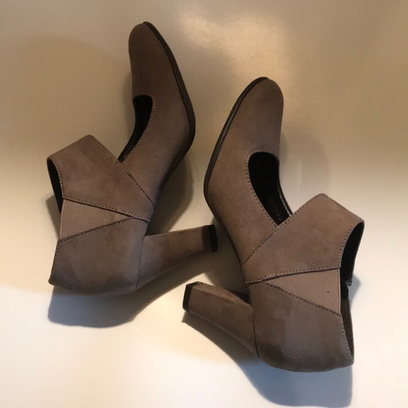 AEROSOLES TAUPE SUEDE-LIKE MARY JANE HEELS - Picture 2 of 4